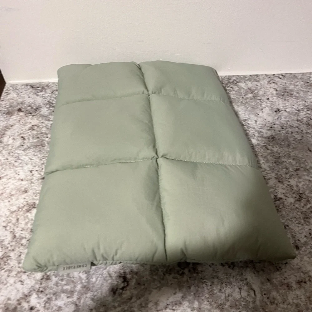 Comfyable Green Puffy Laptop Sleeve